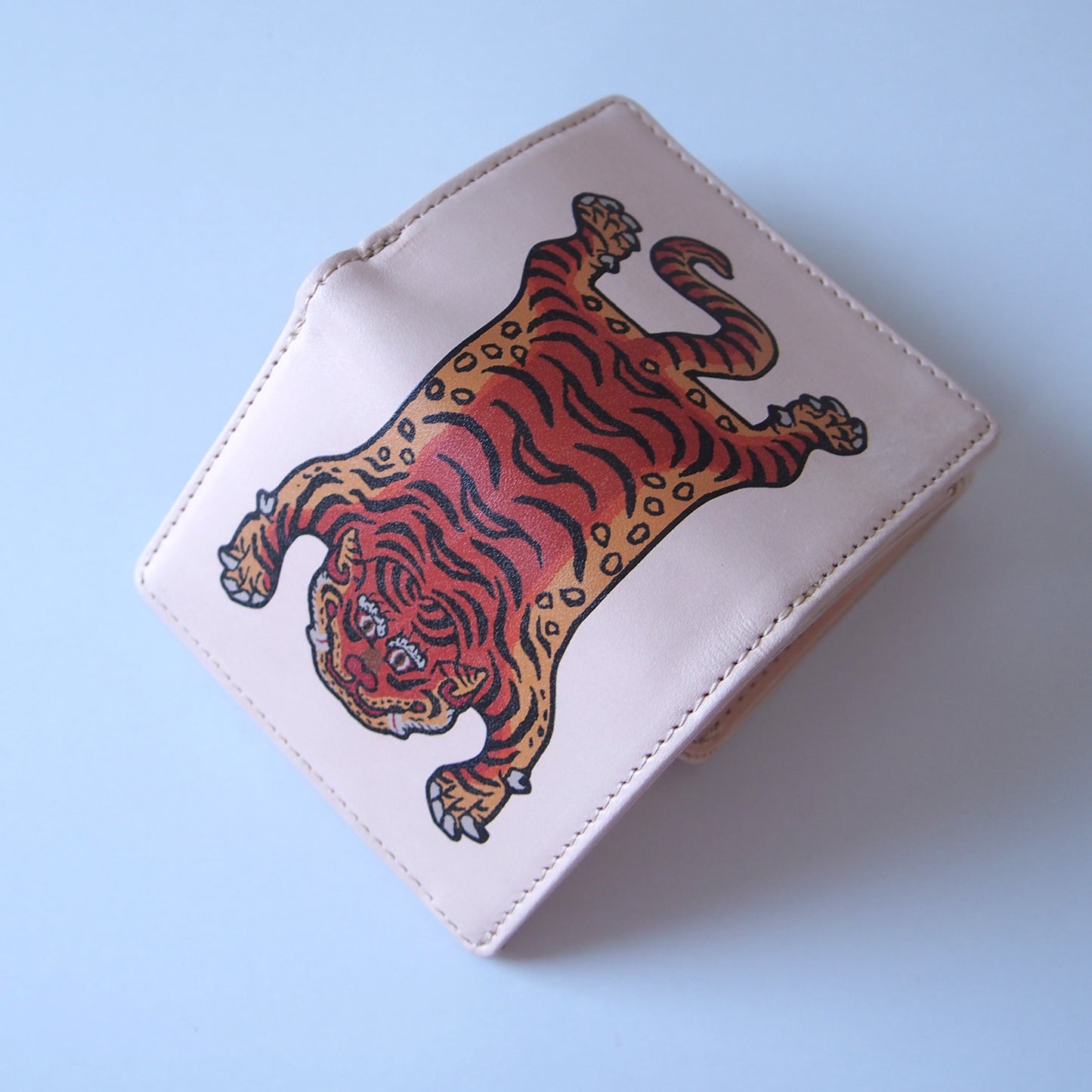leathertone|チベタンタイガープリントヌメ革三つ折り財布