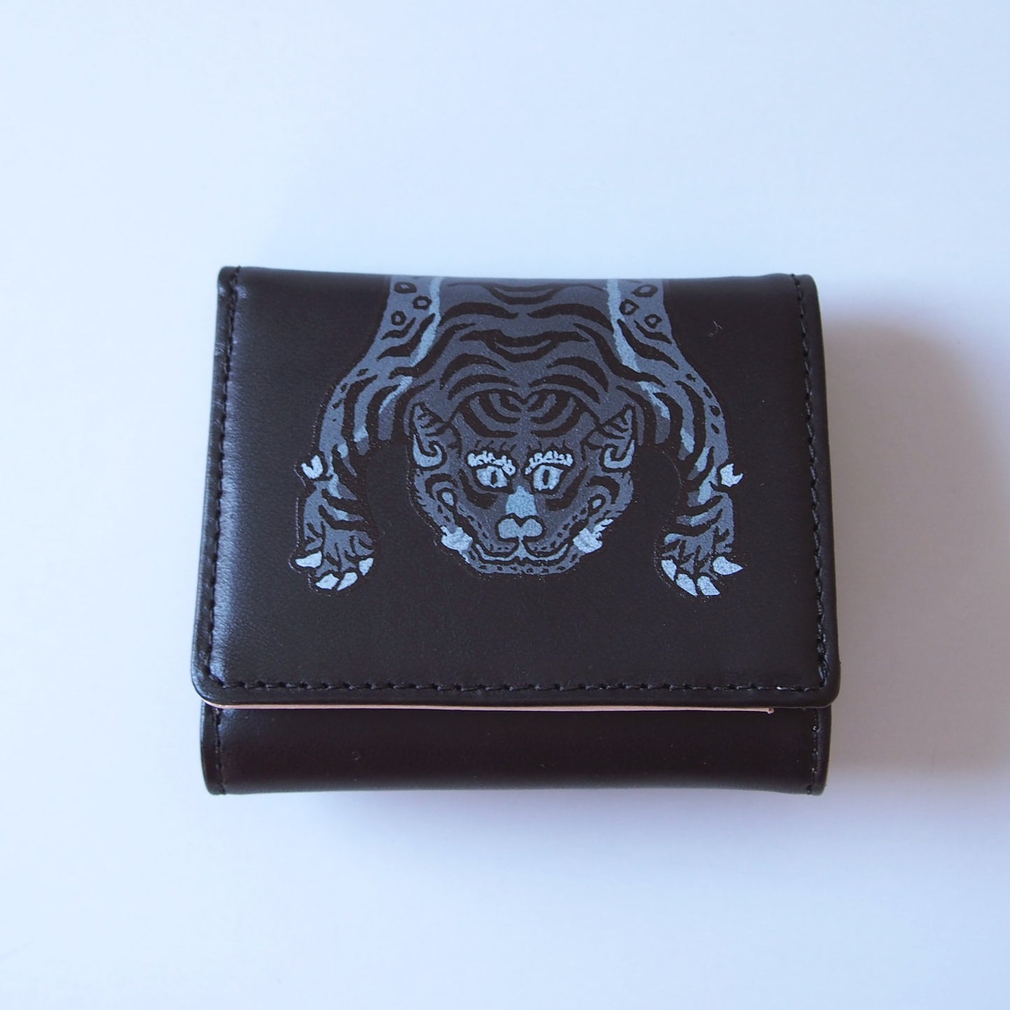 leathertone|チベタンタイガープリントヌメ革三つ折り財布